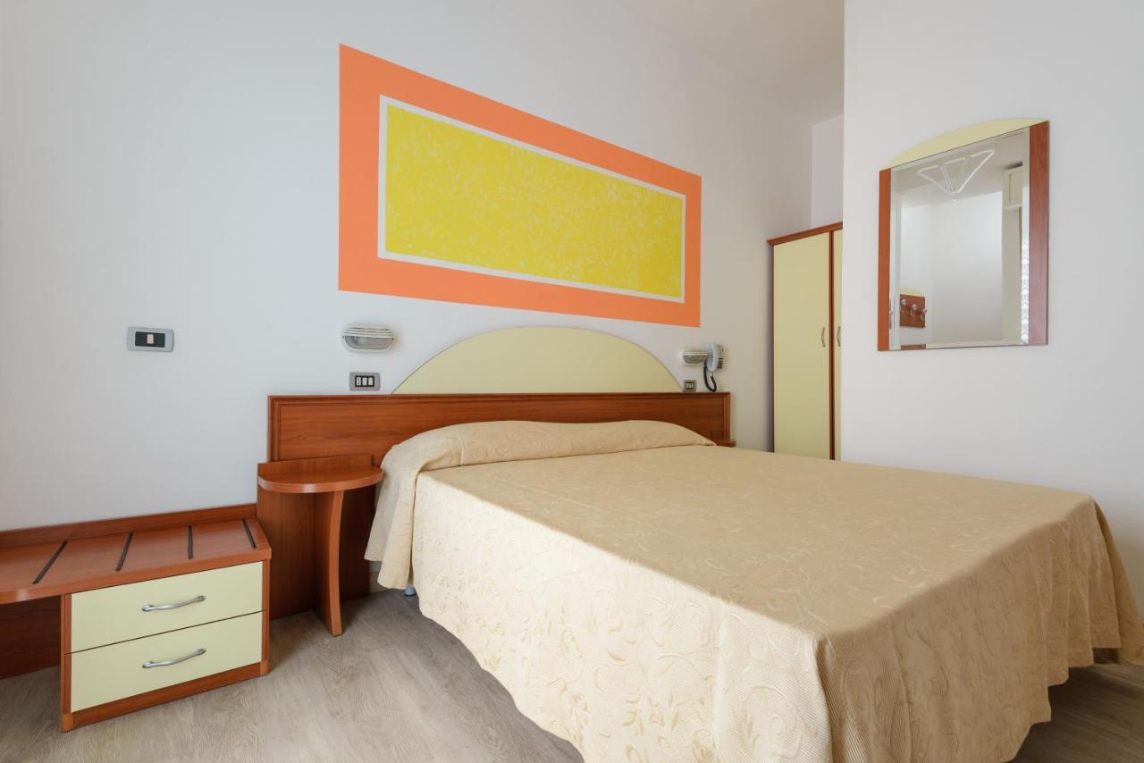 Hotel Clipper Cattolica Exterior photo